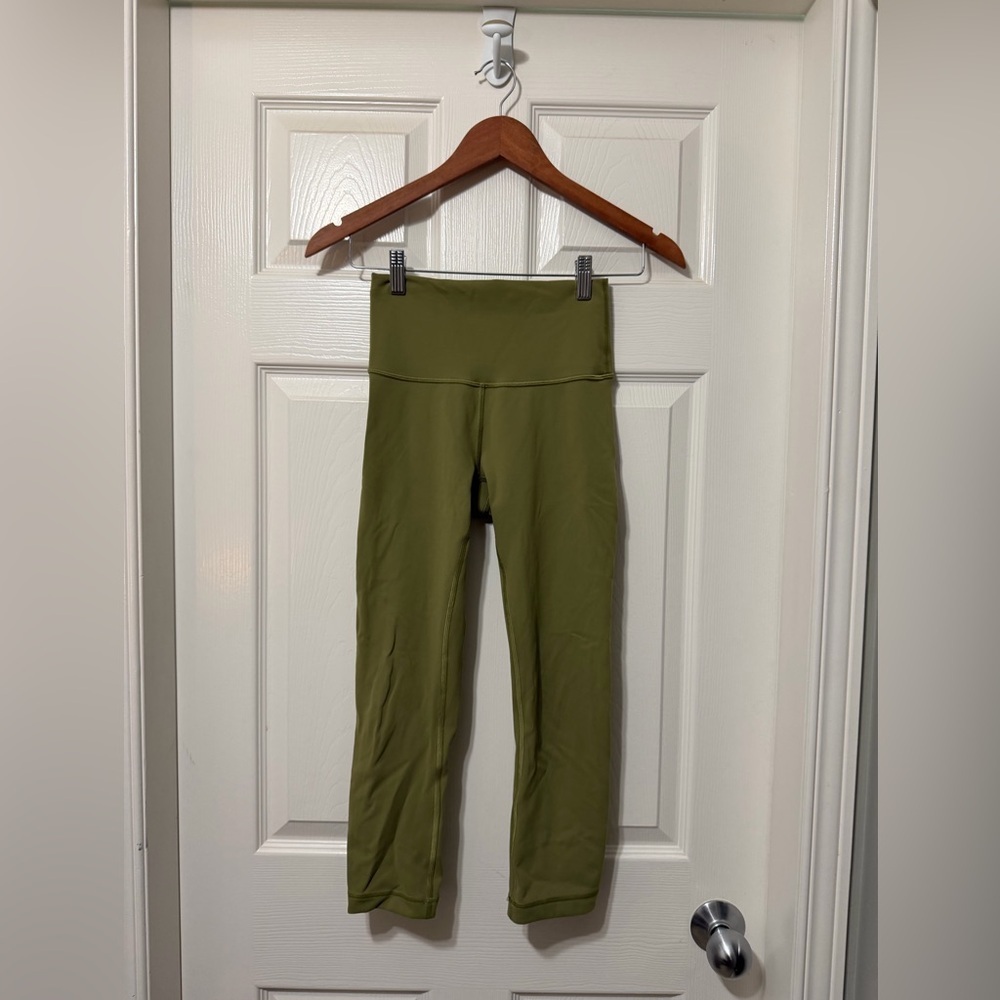 Lululemon wunder train high rise crop size 4 euc